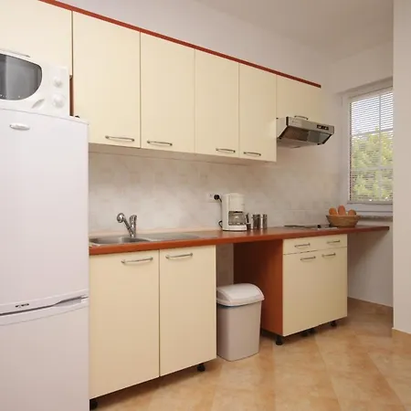 Apartamento For Families With Children Stinjan, - 7423 *