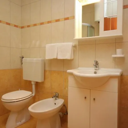 Apartamento For Families With Children Stinjan, - 7423